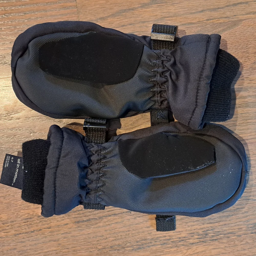 All in Motion Black Mittens with Elastic Cuffs
